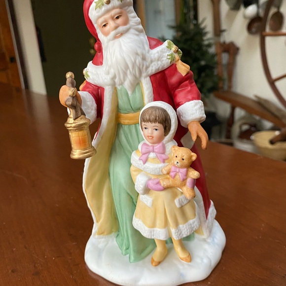 Christmas Avon porcelain collectible - Picture 9 of 10